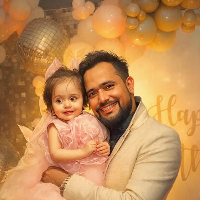 Babysitting job in Surat: Vishwas
