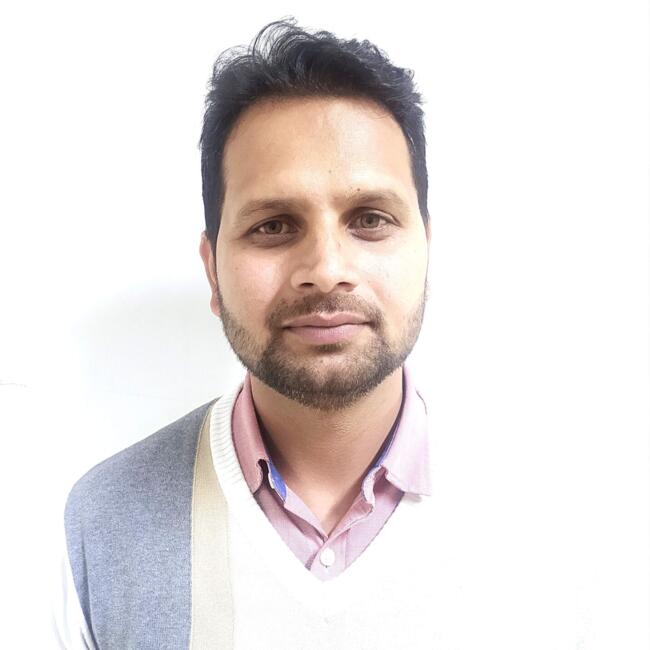 गुरुग्राम में बेबीसिटिंग की नौकरी: Dhananjay