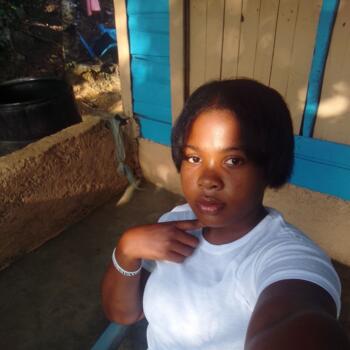 Babysitter in Yamasá: Leoneidy