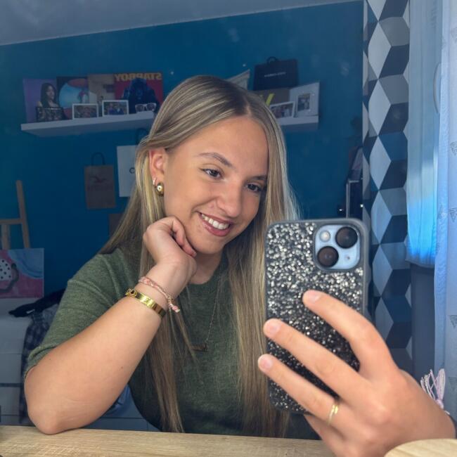 Babysitter in Béligneux: Yliana