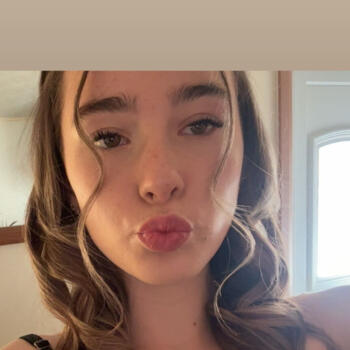 Babysitter Harlow: Emmi