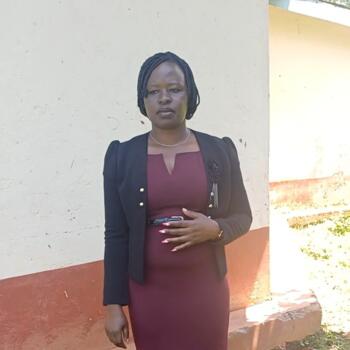 جليسة أطفال دبي: Catherine