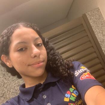 Babysitter Londrina: Brenda