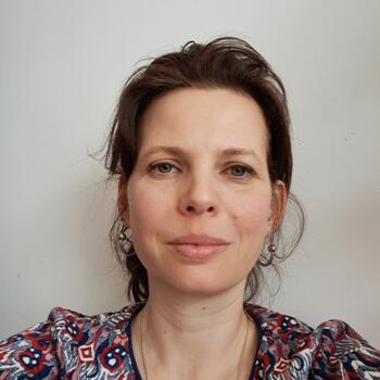 Nanny munka Budapest területén: bébiszitter munka Dora