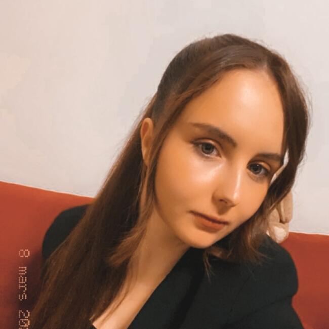 Babysitter in Arpajon: Charlotte