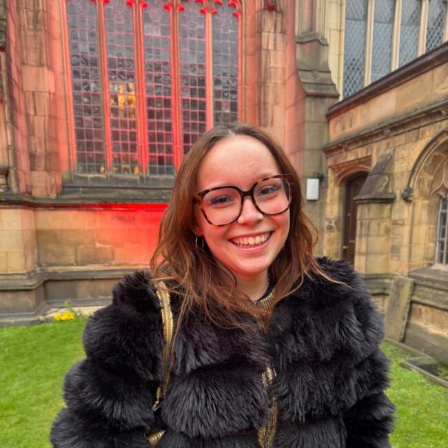 Babysitter in Tournai: Lola