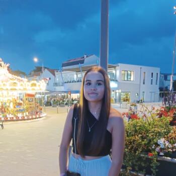 Babysitter in Villers: Lina
