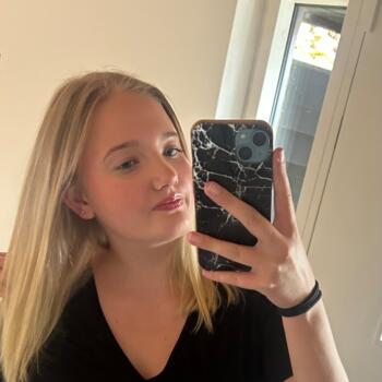 Babysitter in Give: Nicoline