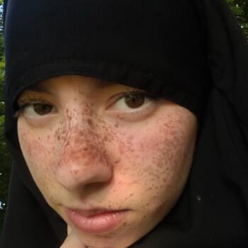 Babysitter in Draveil: Camelia