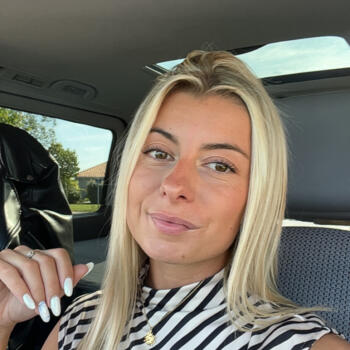 Babysitter in Saint-Nazaire: Enola