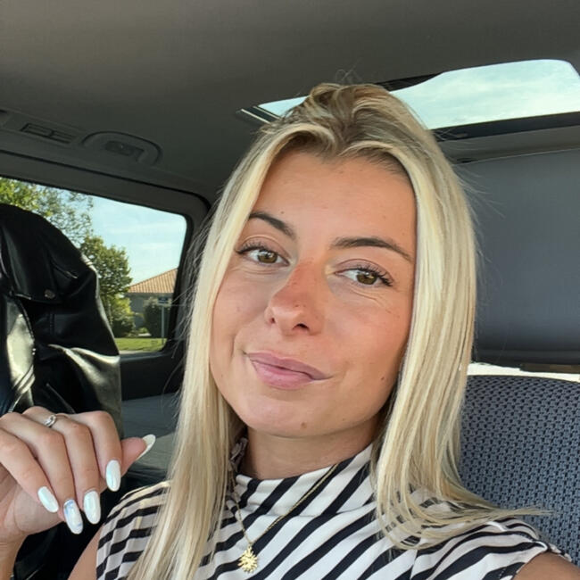 Babysitter in Saint-Nazaire: Enola