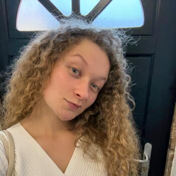 Baby-sitter Neuvy: Anissa