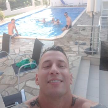 Δουλειά για babysitter στην περιοχή Μοσχάτο: δουλειά φύλαξης παιδιών HERCULES&GIORGOS