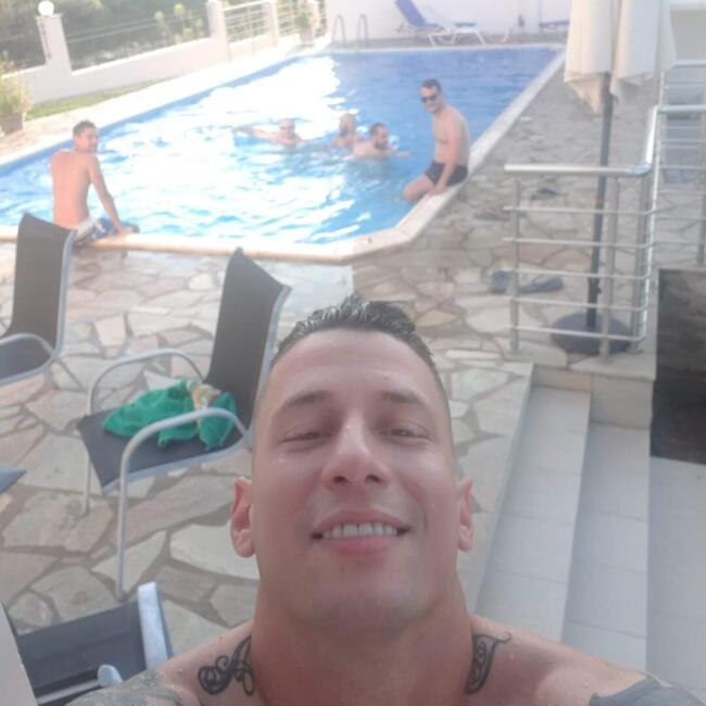 Babysitting job in Moskháton: HERCULES&GIORGOS