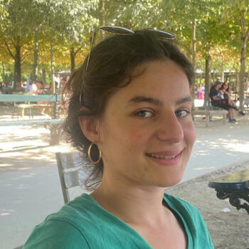 Babysitter in Paris: Cecile