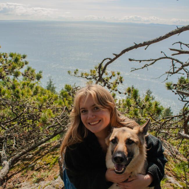 Baby-sitter in West Vancouver: Dawna