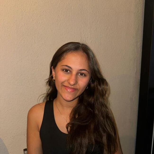 Babysitter in Londrina: Thatyany
