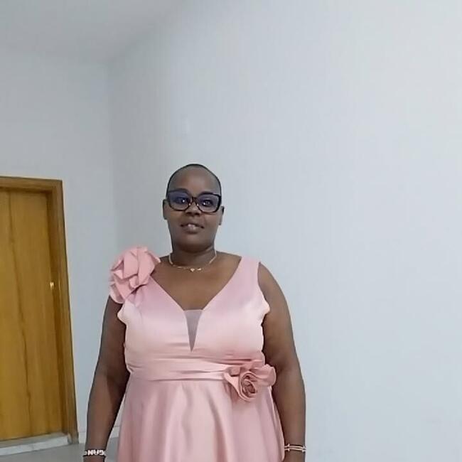 Nanny in Dammam: Caroline