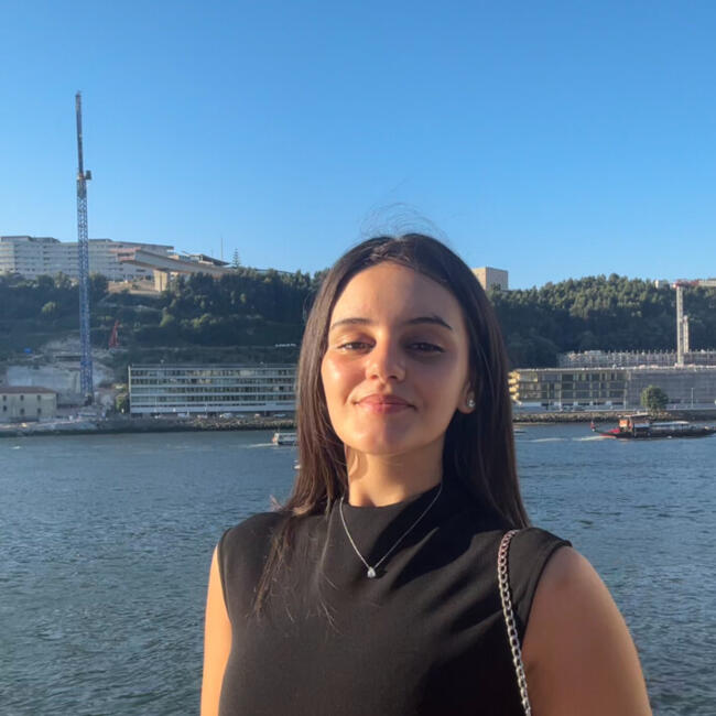 Babysitter em Rio Tinto: Luana
