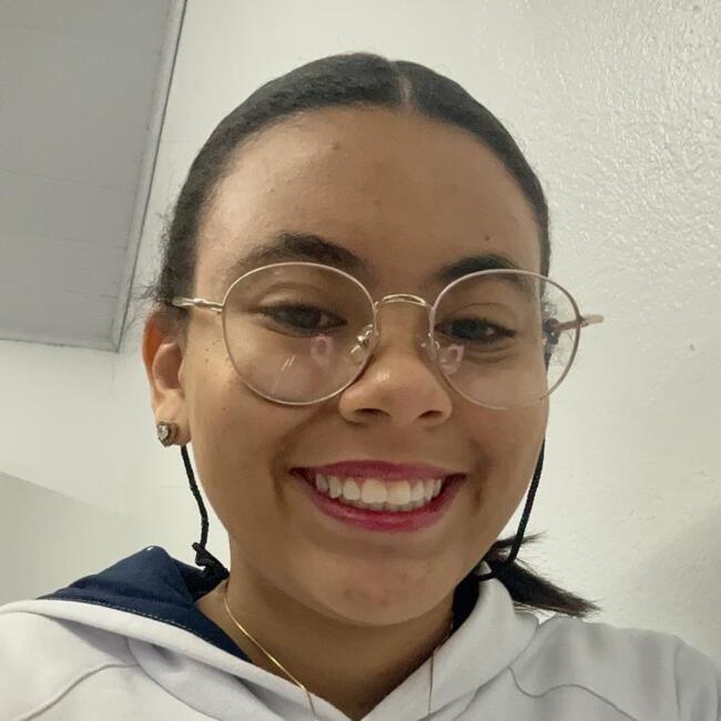 Babá em Barretos: Izadora