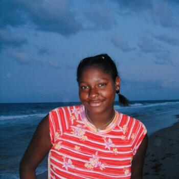 Babysitter Houston: Ari