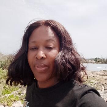 Babysitter in Lucea: Carian