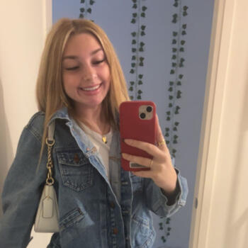 Baby-sitter in Concord: Hailey