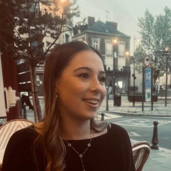 Babysitter in Le Pertre: Mélissa