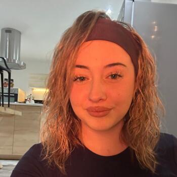 Babysitter in Fourmies: Loane