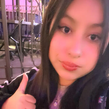 Babysitter in Santa Ana: Mara