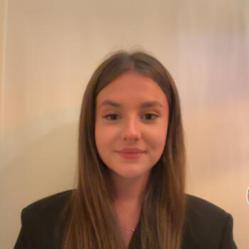 Babysitter in Antibes: Krystel