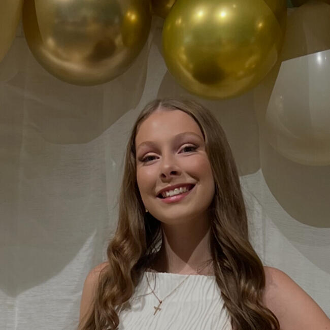 Babysitter in Saint-Donan: Lou