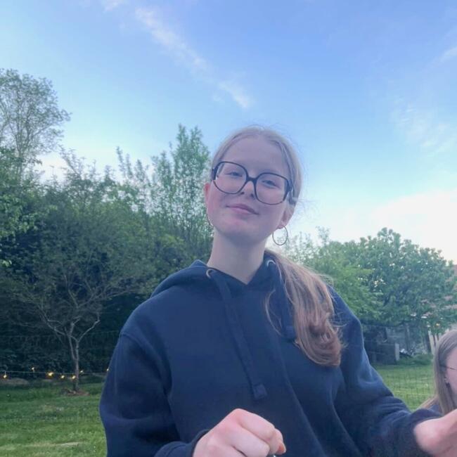 Babysitter in Cernoy: Louise