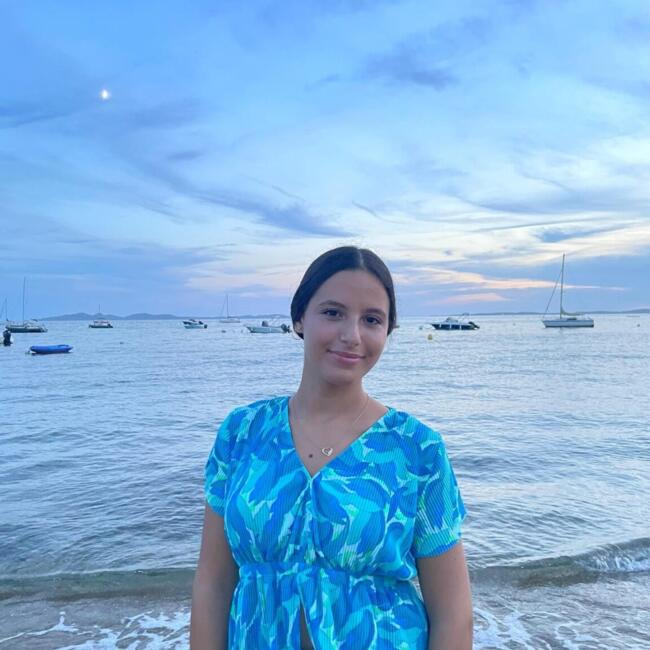 Babysitter in La Londe-les-Maures: Nassima