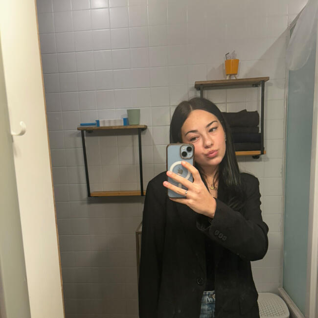 Babysitter in Saint-Georges-sur-Baulche: Laurianne