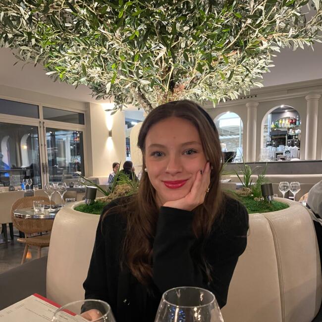 Babysitter in Vourles: Manon