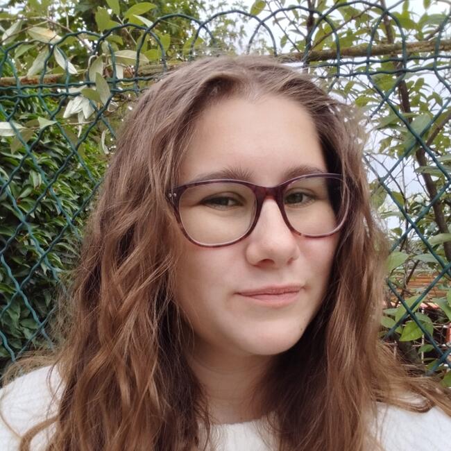 Babysitter in Limoges: Emelyne