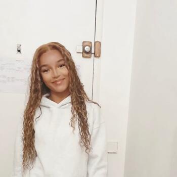 Babysitter in Paris: Tya