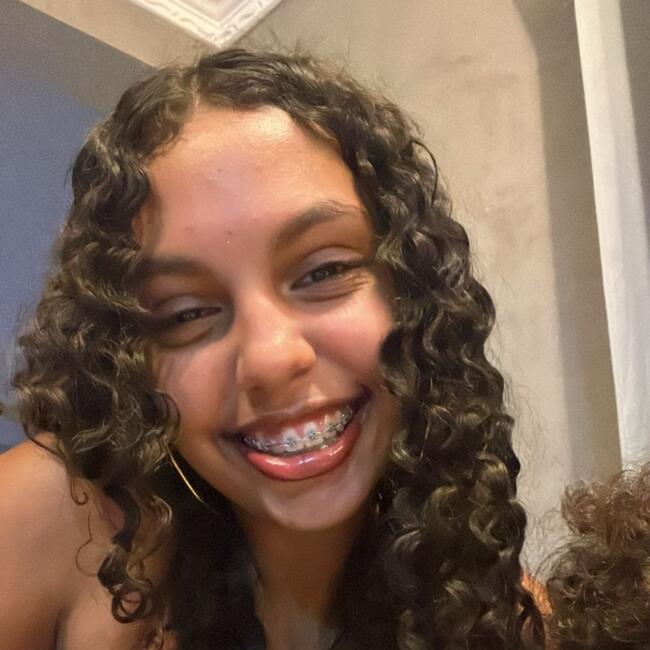 Babysitter in Bertioga: Kayná