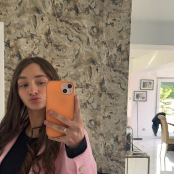 Babysitter in Champigny-sur-Marne: Charlotte