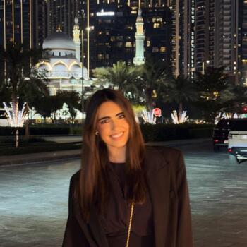 Babysitter in Dubai: Alejandra