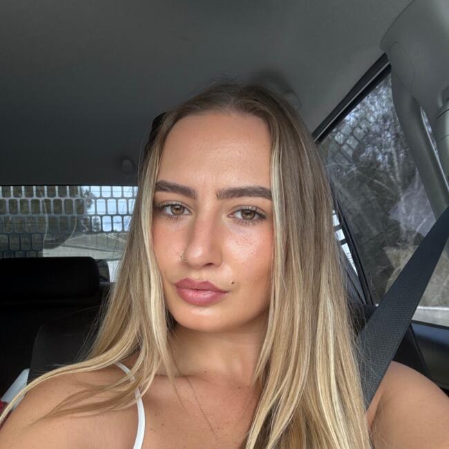 Babysitter in Sunshine Coast: Hannah