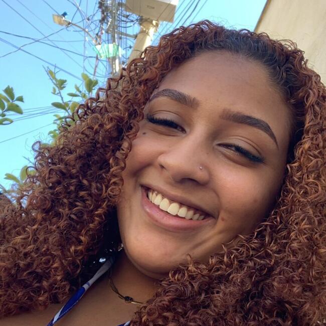 Babysitter in Santa Luzia: Isabella