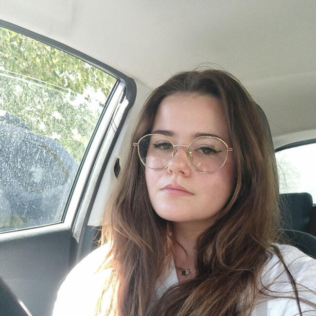 Babysitter in Caderousse: Natasha