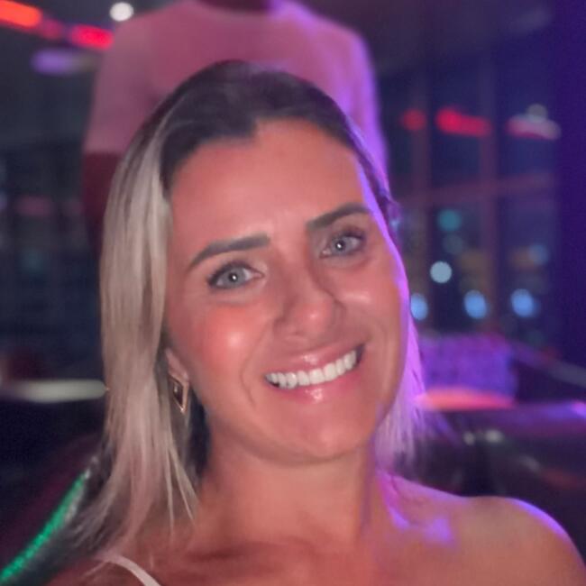 جليسة أطفال في دبي: Viviane