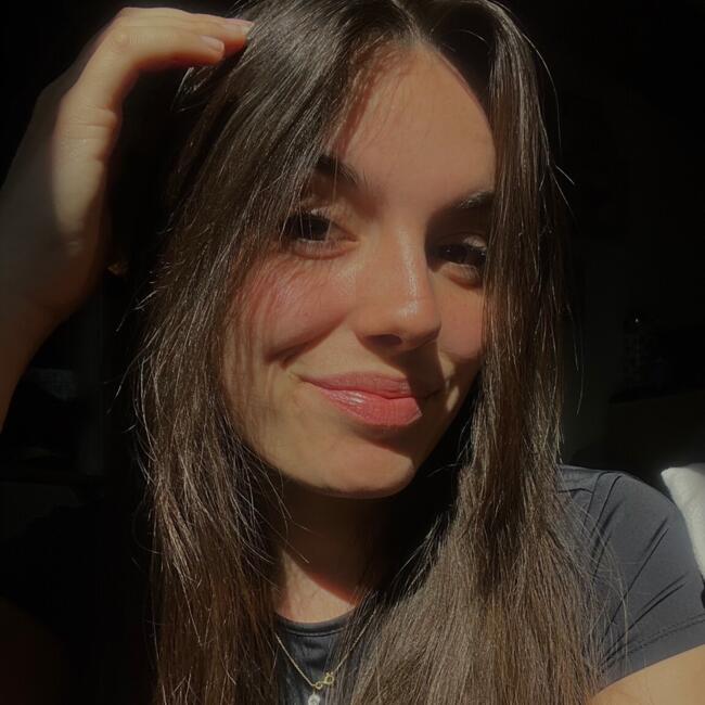 Babysitter in Figeac: Naomie