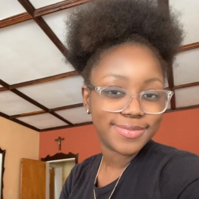 Babá em Saint-Gilles: Guy-Aimée