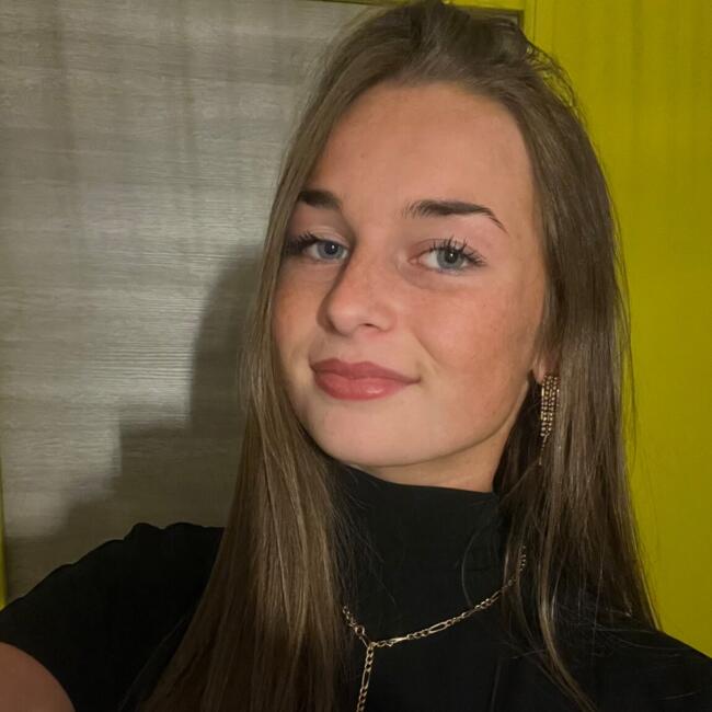 Babysitter in Mérignac: Julia