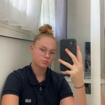 Babysitter in Grigny: Pauline