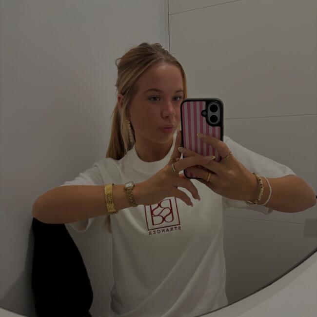 Babysitter in Sunshine Coast: Tara